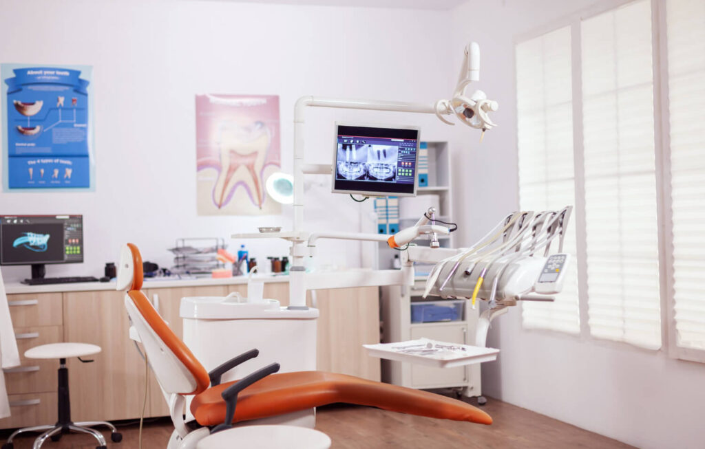 Pozycjonowanie gabinetów stomatologicznych — stanowisko dentystyczne w gabinecie