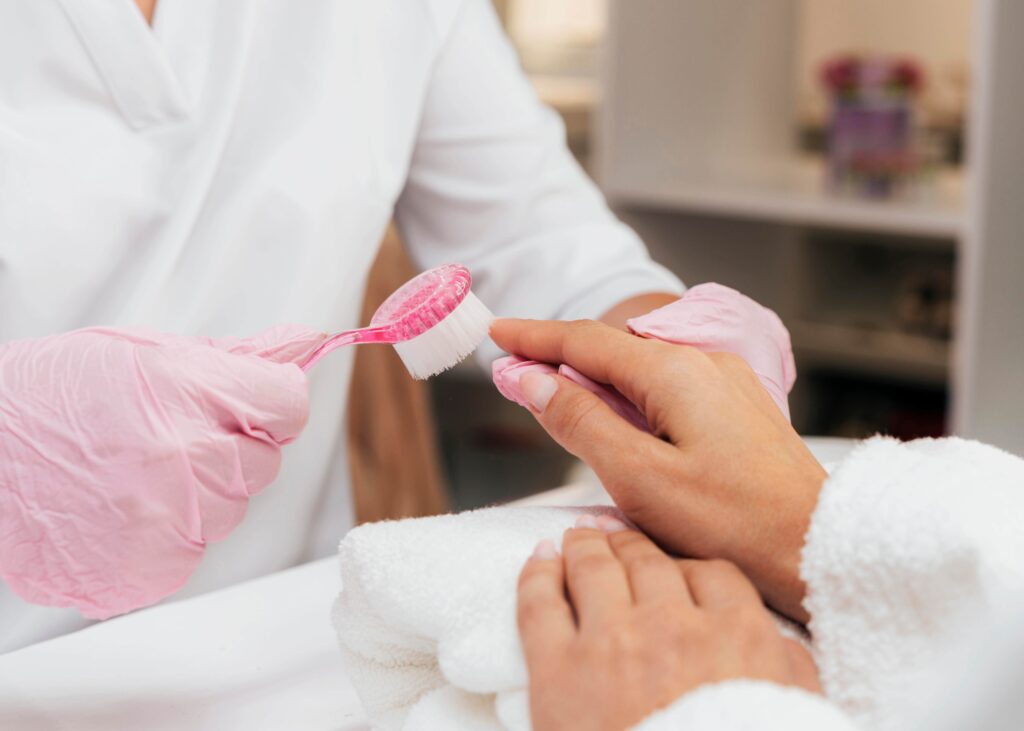 Pozycjonowanie stylistek paznokci — stylizacja paznokci w salonie manicure